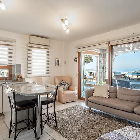 2 Bedroom Flat With Garden And Sea View In Yalikavak Appartamento