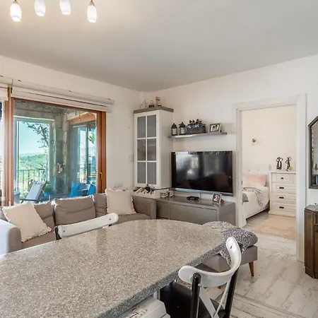 2 Bedroom Flat With Garden And Sea View In Yalikavak Apartment Bodrum